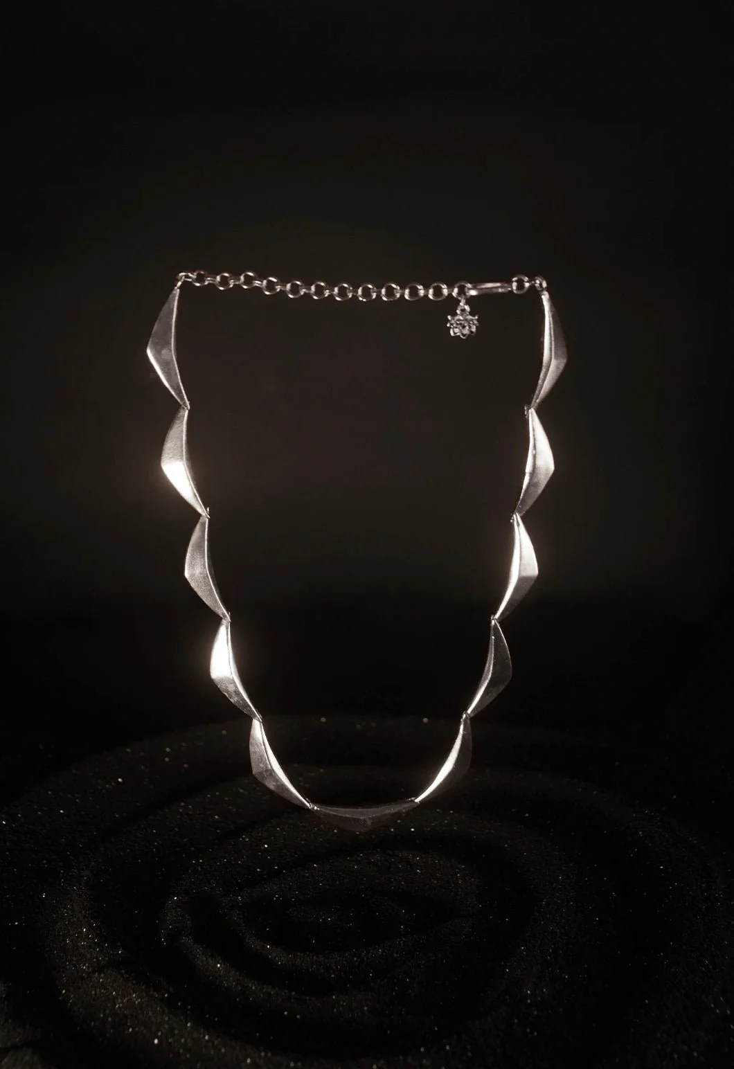Vegavat Neckpiece - Image 3